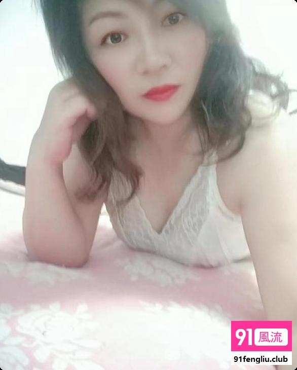 丰满迷人川妹子